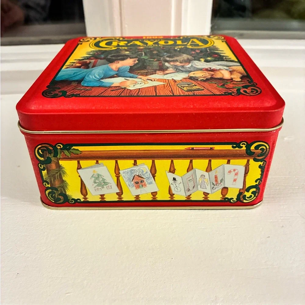 Crayola 1992 Red Holiday‎ Tin with original Crayola crayons